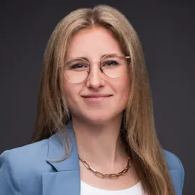 Julia Flemming, Immobilienmaklerin und Sachverständige für Immobilienbewertung